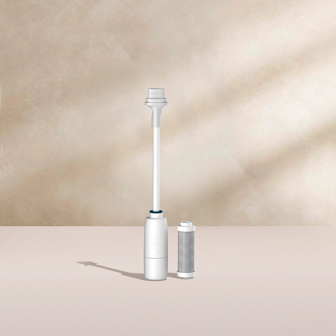 BRITA LARQ filtro Kit de actualización sobre fondo beige