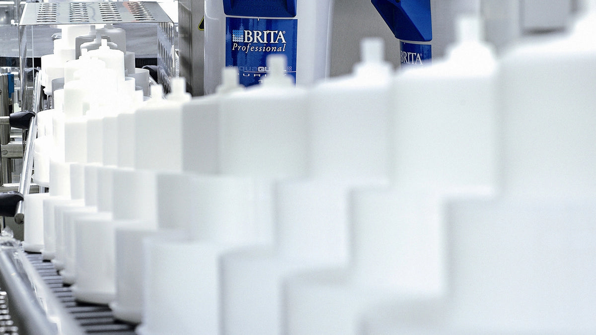 Water filter cartridges of the Prof. Filter series PRUITY C on a production line