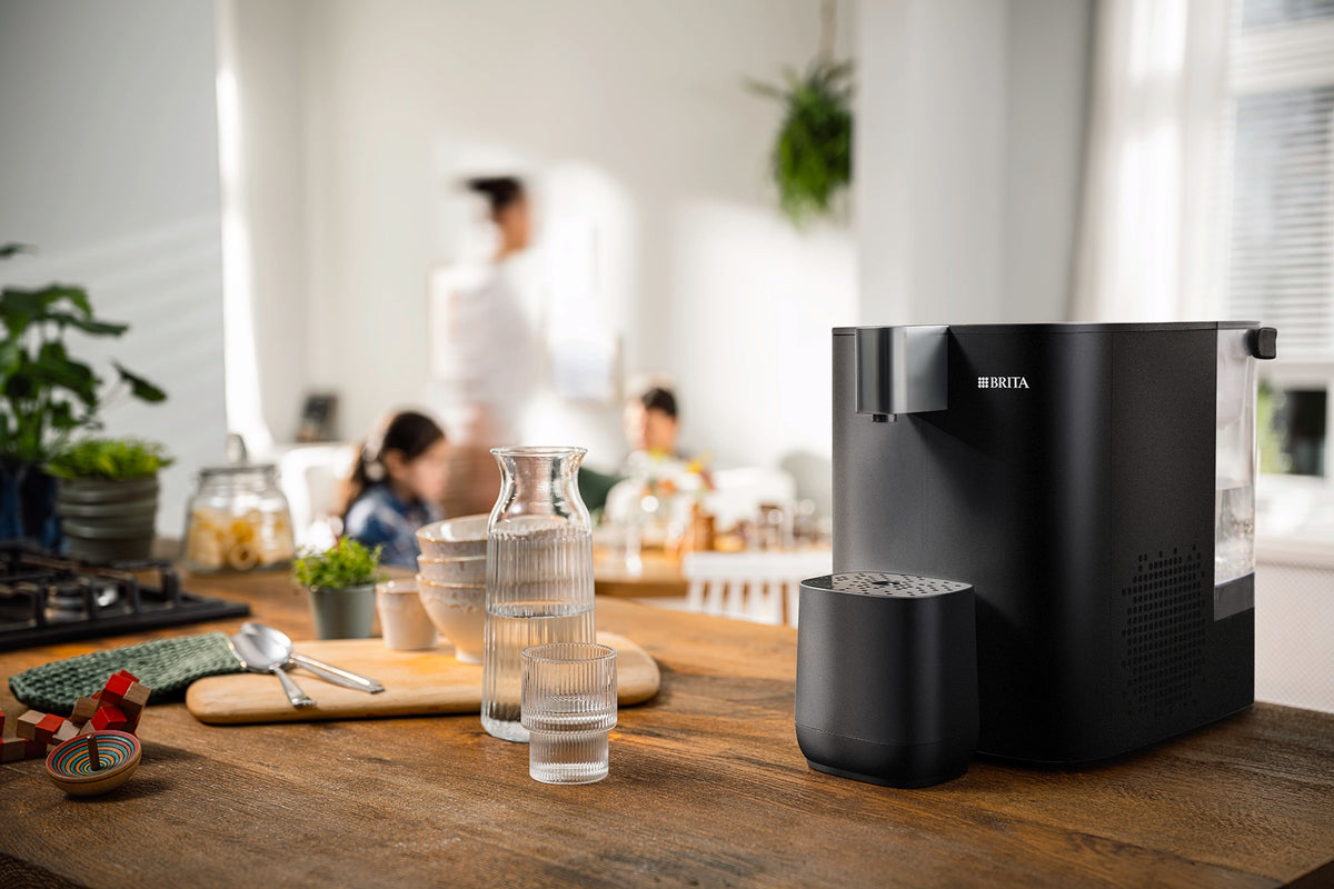Cargar vídeo: Water dispenser for hot and cold water shown from multiple angles